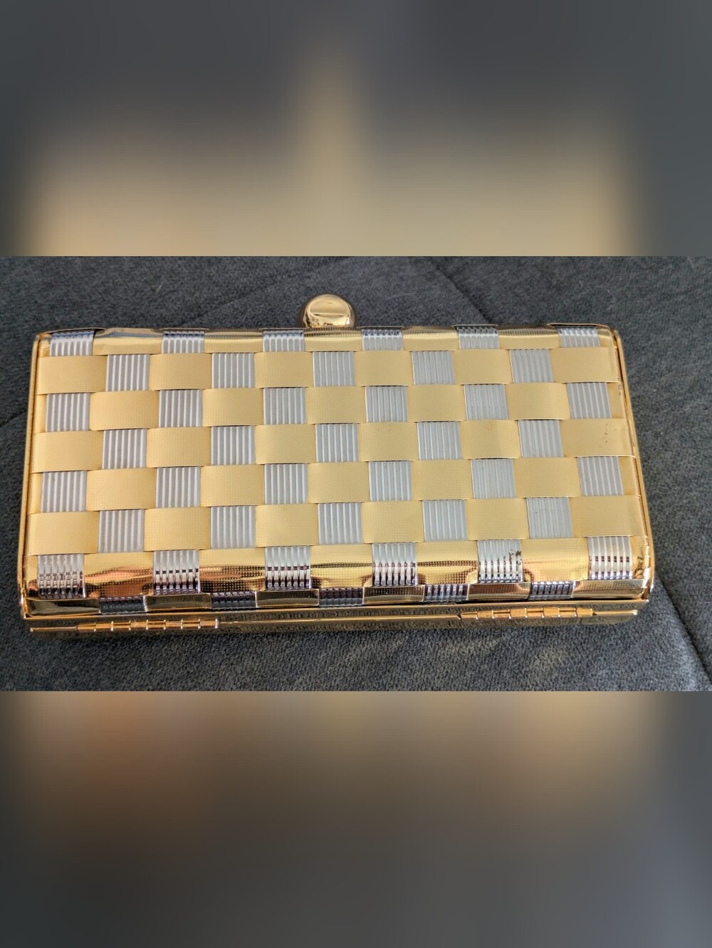 Vintage Gold & Silver Basket Weave Purse / Evening Bag 
Stunning metallic woven